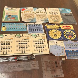 18 Assorted vintage Sewing Notions and Tools